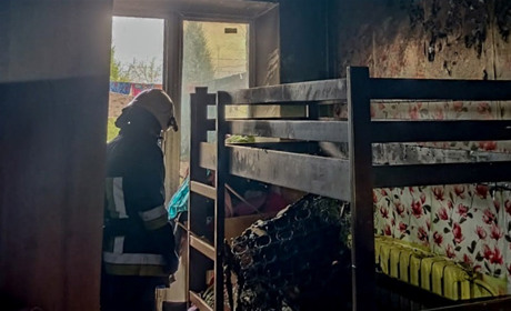 У м. Бар через дитячі пустощі з сірниками ледь не згоріла квартира