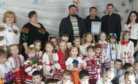 На свято з подарунками: «Еко-Втор» купив ковдри і подушки для НВК № 12