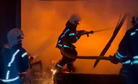 Шосткинські рятувальники ліквідували загоряння гаража (відео)