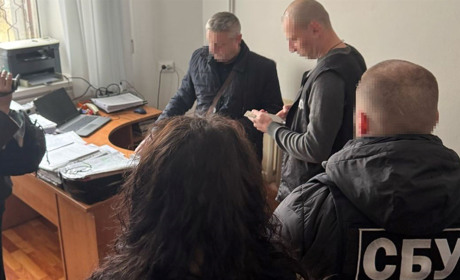 СБУ і Нацполіція затримали адвоката, який організував «схему для ухилянтів»