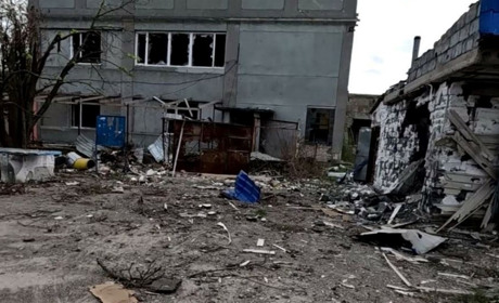 Росіяни гатили по житловим кварталам Херсона: пошкоджені багатоповерхівки та приватні будинки