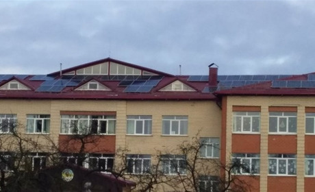 Ще одна сонячна електростанція запрацювала на даху ліцею №1 у Звягелі