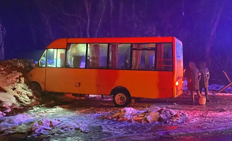 10 грудня неподалік Чернігова сталося ДТП: маршрутка в'їхала у блокпост