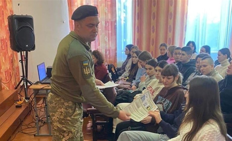 Перший відділ Бориспільського РТЦК та СП запрошує молодь Переяславщини опанувати військову професію