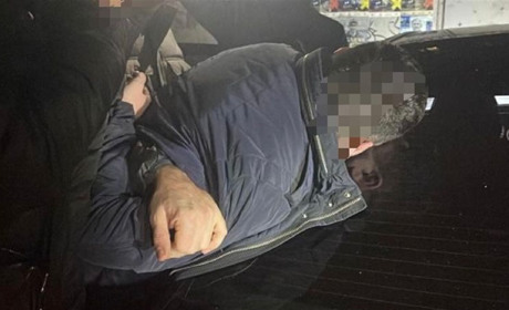 Під час одержання 200 тисяч гривень хабаря затримано податківця на Житомирщині