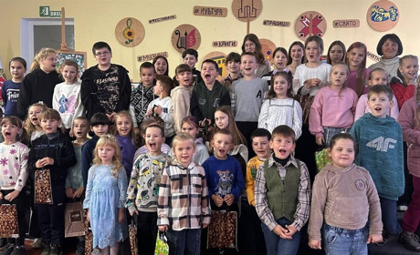 Світ барв і натхнення: у Старокостянтинові відсвяткували День художника та посвятили першачків