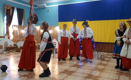 Співали, ворожили й кусали калиту: у Переяславі молодь зібралася на «Андріївські вечорниці»