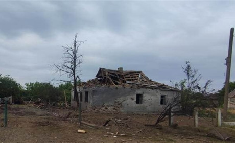 На Херсонщині російські терористи поцілили у житлові квартали та навчальний заклад