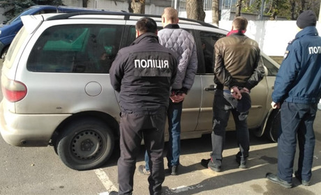Жмеринські поліцейські затримали трьох квартирних злодіїв
