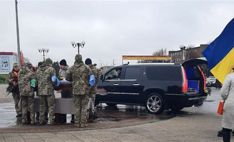 Загинув, рятуючи побратимів