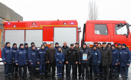 Калинівські рятувальники отримали нового автомобіля та пожежне обладнання