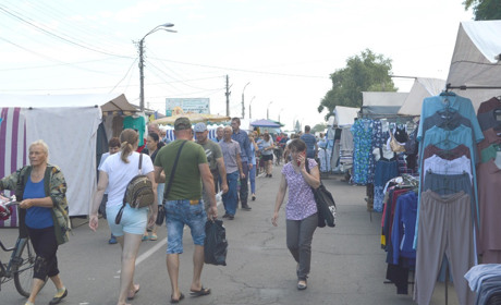 На недільних торгах продавали «Ізюм Ерік» – популярний сорт кримської сливи