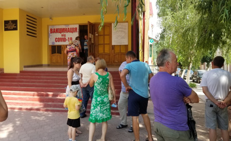 У Чорткові першого дня масової імунізації населення вакцинувалося понад півтисячі осіб
