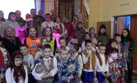 «Там ми відпочиваємо душею»: військові з Сарн приїхали з подарунками у спецшколу