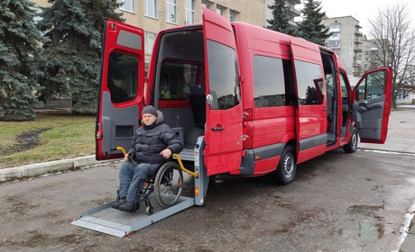 В Шостці з’явилось сучасне авто для перевезення людей з інвалідністю і лежачих хворих