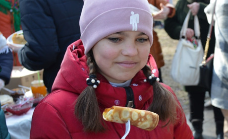 Як у Сватовому зиму проводжали та весну зустрічали: фото і відео із святкування Масниці