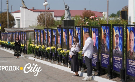 Навіки у наших серцях. У Сатанові відкрили Алею пам’яті загиблих Героїв