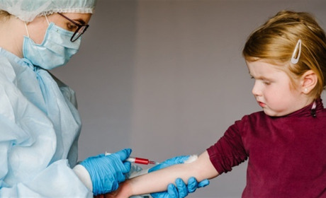 Вакцинація під час пандемії COVID-19. Що потрібно знати, розповідає епідеміологиня зі Сватового