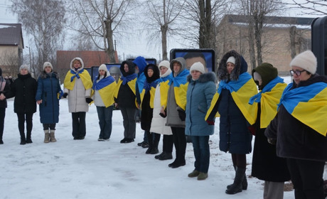 У Студениківській громаді відзначили День Соборності ланцюгом єдності та вшануванням Героїв