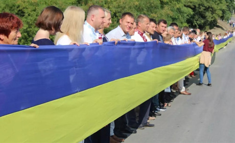 У Хмельницькому підняли найбільший Державний Прапор в області