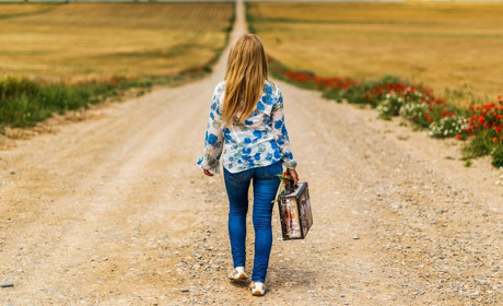 Сватівчанку ошукали на 25 000 гривень. Вона хотіла працевлаштуватися на роботу за кордон