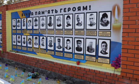 День пам'яті захисників України: у Тростянці вшановують загиблих під час війни з росією