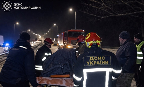 Автотроща на Житомирщині: близько 11 вантажних та легкових автівок потрапили в ДТП