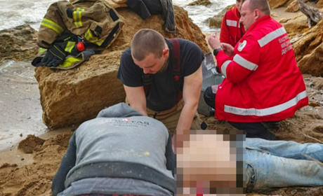 На Одещині двоє чоловіків впали з обриву: один загинув, іншого врятували