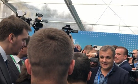 Сватівчани возили унікальний продукт на форум у Маріуполь: його скуштували Зеленський і Гончарук