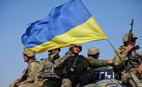 Міська рада закликає звягелян подарувати прапор захисникам: деталі про акцію