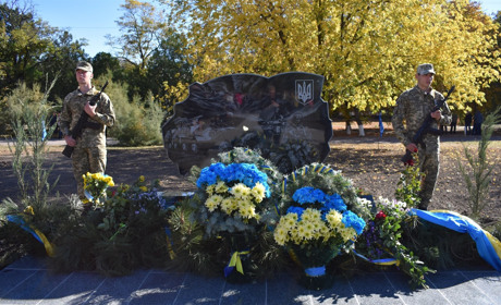 Фоторепортаж. В Нижніх Сірогозах відкрили пам’ятний знак учасникам АТО