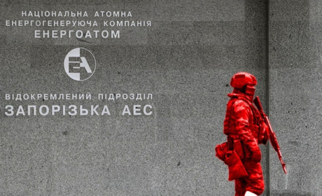 Російські загарбники планують "евакуювати" із ЗАЕС понад три тисячі працівників