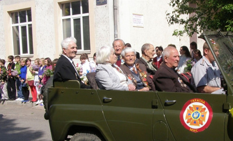 День перемоги у Рахові: згадуємо ветеранів завдяки архівним фото
