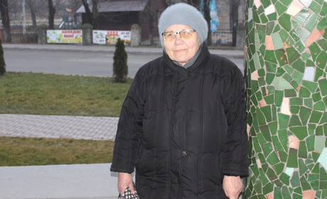 Життя на кордоні із окупантами. Про вісім років пекла, які витримала пенсіонерка Валентина Лавренчук