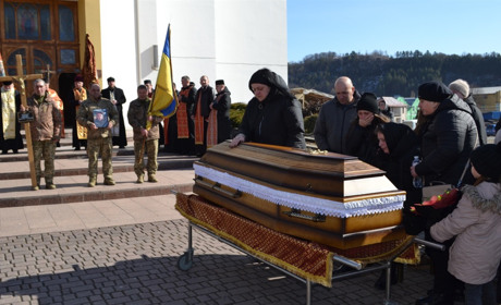 В останньому подиху: на рідну Чортківщину повернувся воїн Шпаляр Сергій – «на щиті»