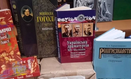 Бібліотека Південного подарувала книги колегам з Березнегуватого