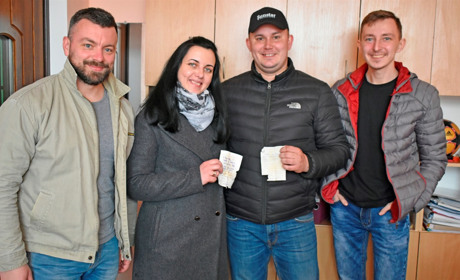 «Все, що написали в записках, – збулося!»: через 8 років знайшли знахідку в міському парку