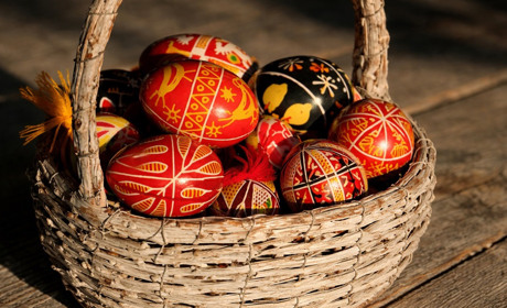 Від текстилю до лози: як великодній «кошик» еволюціонував від хусток до плетінки