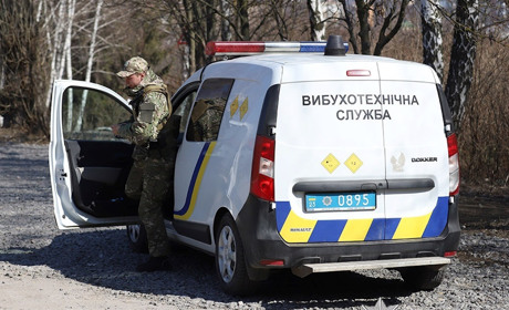 Поліція Хмельниччини фіксує масові повідомлення про мінування: тривають перевірки об’єктів