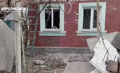 На Херсонщині окупанти атакували житлові будинки та приватні автівки, є постраждалі