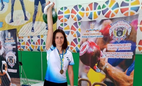 83 підйоми: поліцейська Оксана Рабош виборола чергове золото на чемпіонаті