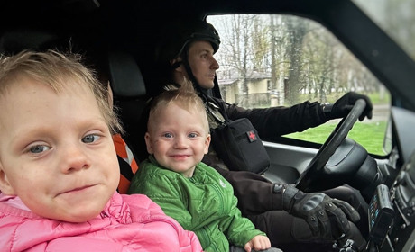 Зворушливий порятунок багатодітної сім’ї з Нью-Йорка: 6 дітей евакуювали на Черкащину