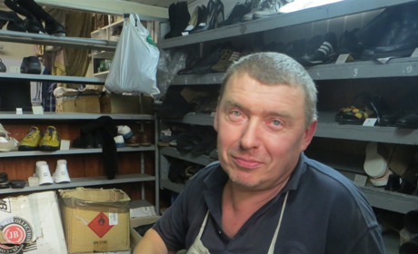 Бердянский мастер по ремонту обуви рассказал о том, что нравится, а что нет в его работе 