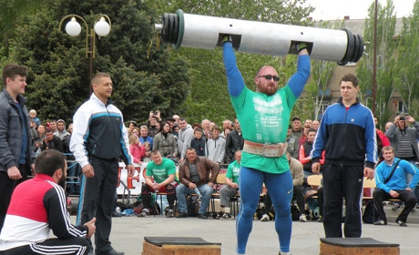 Йок оверхед, аксель, трак-пул 20-тонного автомобиля: богатыри отметят День города двумя чемпионатами