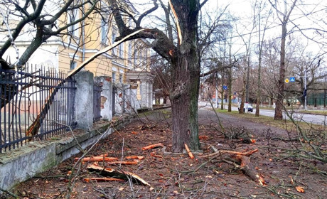 Окупанти обстрілюють Херсонщину: гатять по мирним мешканцям з РСЗВ, артилерії, мінометів, танків
