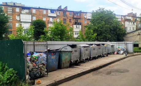Рахунок один, а послуги – дві. Як гроші за утримання житла не відправити на вивезення сміття
