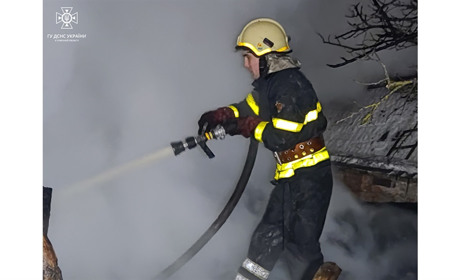 Пожежа в Улянівці: вогнеборці врятували будинок та господарчу споруду