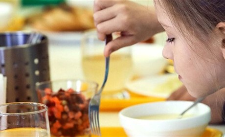 Гостра тема: то чи знала Вараська райдержадміністрація про погане харчування дітей у районі?