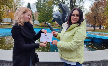 "Щасливий донат" на ЗСУ. Львів'янка, що приїхала в Шостку, виграла путівку в Яремче