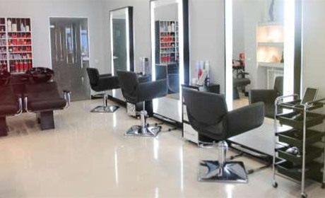 Як вибрати косметологічні візки для салону краси